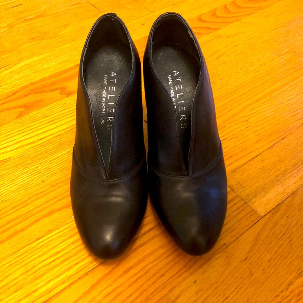 Atelier  leather shoe.  Size 36. 3.3 in heal.